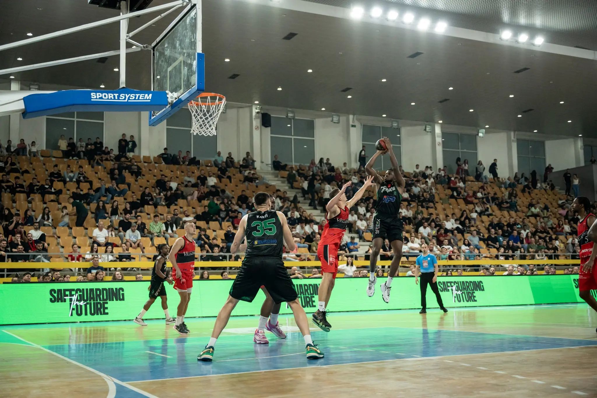 Pamje nga ndeshja Vëllaznimi – Trepça